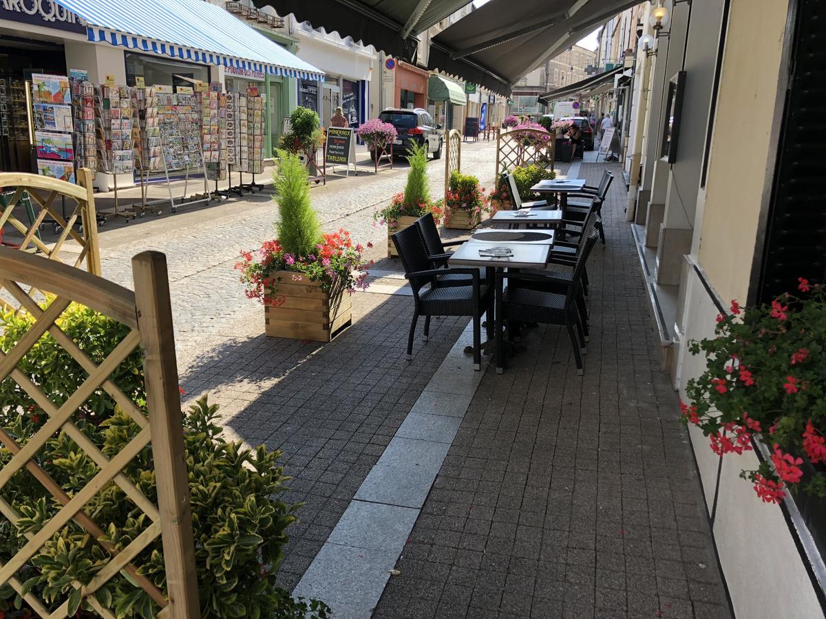 Hotel Restaurant Herard Bourbonne-les-Bains Kültér fotó